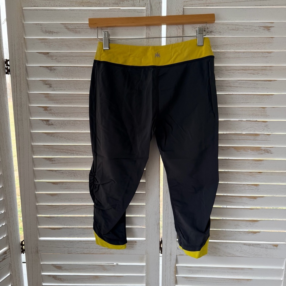Kyodan | Ruched Colorblock Capris - Picture 4 of 6